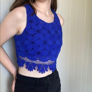 Signature 8 crop top